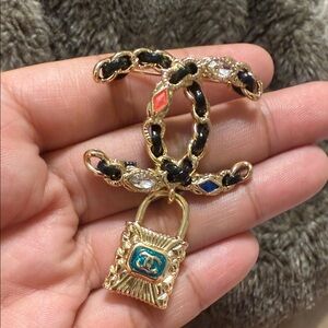 Chic Gold and Black Brooch with Colorful Accents